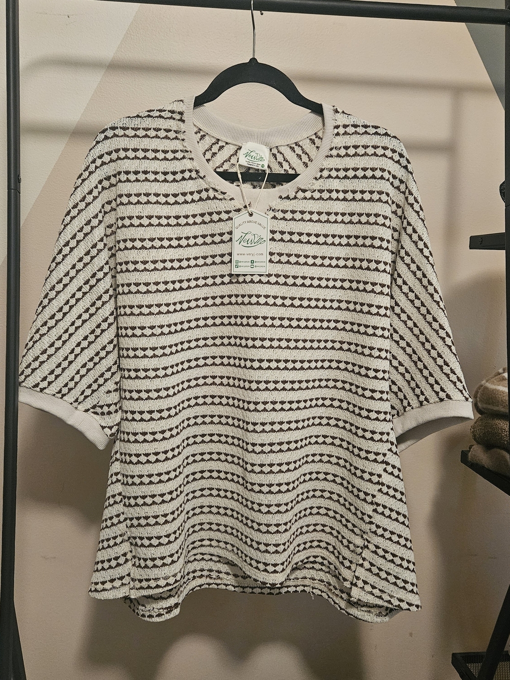 NWT Brown and Cream Short Sleeve Knit Top, Size 1X